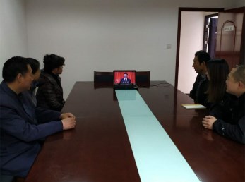 省舞臺美術工廠黨員職工集中收看黨的十九大開幕會