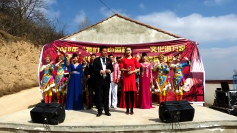 甘肅省歌舞劇院赴秦安縣西山村、高崖村開展2018年“我們的中國夢——文化進(jìn)萬家”暨隴原“紅色文藝輕騎兵”惠民演出