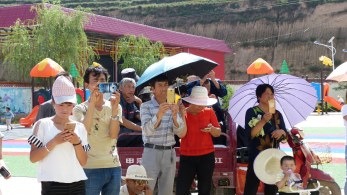 惠民演出再放藝彩　歡聲笑語響徹鄉(xiāng)村——省歌舞劇院隴原“紅色文藝輕騎兵”走進(jìn)隴西鞏昌、福星鎮(zhèn)