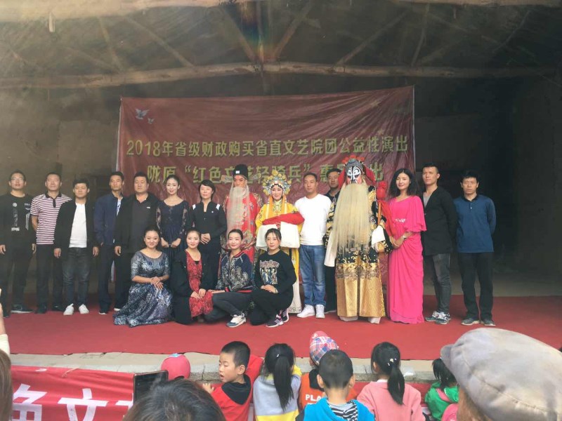 金秋九月赴隴南 禮縣秦腔樂(lè)翻天——甘肅秦腔藝術(shù)劇院隴南禮縣18個(gè)村鎮(zhèn)開(kāi)展隴原“紅色文藝輕騎兵”惠民演出活動(dòng)