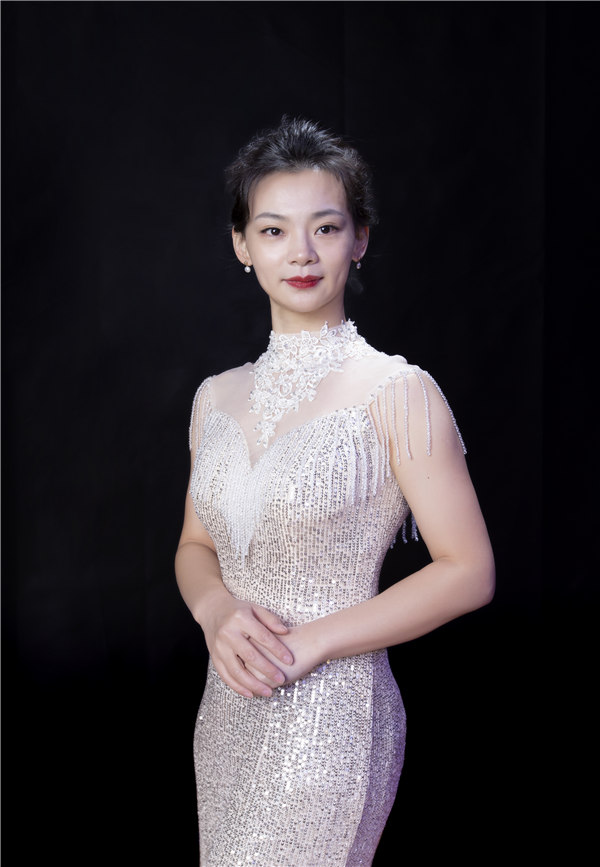 202210091665297856832105.jpg 王冉形象照4.jpg