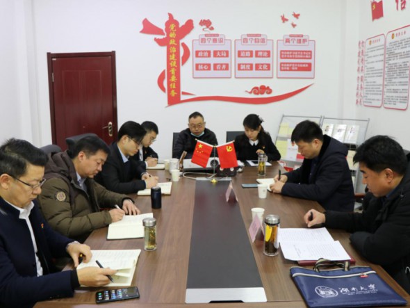 甘肅演藝集團(tuán)黨委委員、副總經(jīng)理張國偉為演出公司、舞美中心黨員干部職工 作黨的十九屆五中全會(huì)精神宣講