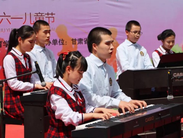 童心永向黨 陽光下成長——甘肅省隴劇院走進(jìn)蘭州市特殊教育學(xué)校開展主題黨日活動