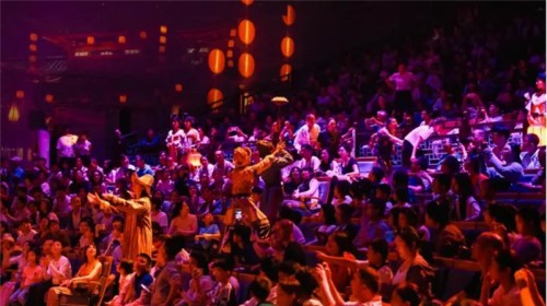 文化激揚(yáng)，產(chǎn)業(yè)奔涌——甘肅敦煌翻騰文旅融合新浪潮